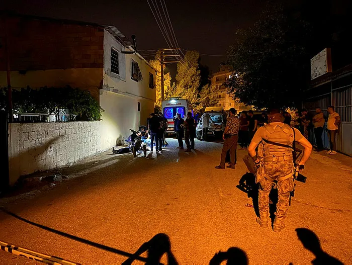 osmaniyede-iki-aile-arasinda-av-tufegi-ve-kalasnikoflu-kavga-2-olu-1662936445203.jpg Osmaniye'de iki aile arasında av tüfeği ve kalaşnikoflu kavga: 2 ölü! - 1