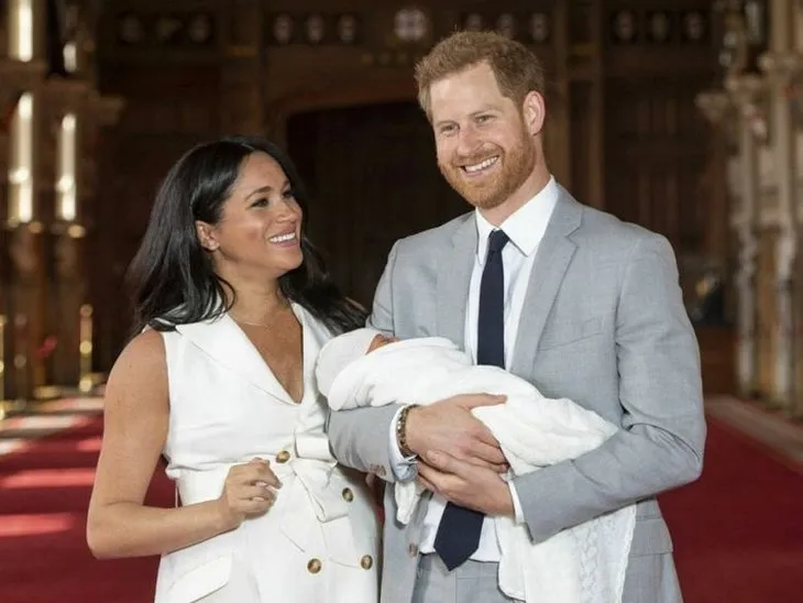 Prens Harry’nin eşi Meghan Markle bir yaşına giren oğluyla video paylaştı