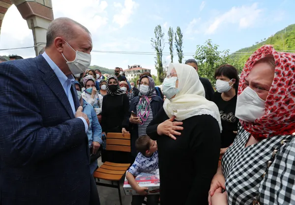 son-dakika-selde-hayatini-kaybedenlere-veda-cenaze-namazina-baskan-erdogan-da-katildi-1628862496468.jpg Son dakika: Selde hayatını kaybedenlere veda | Cenaze namazına Başkan Erdoğan da katıldı - 3