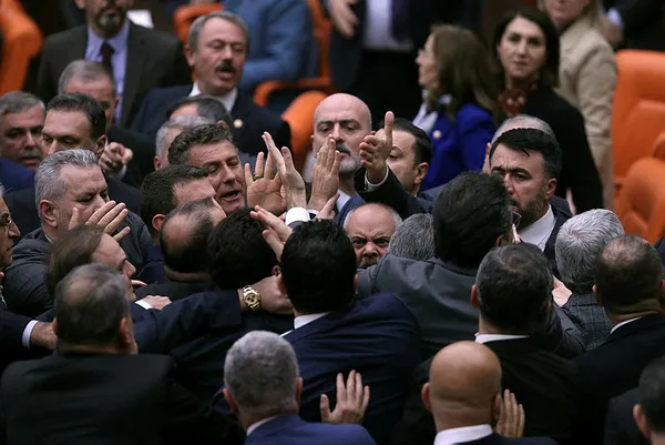 tbmmden-ak-partili-vekil-cagatay-kilica-kufreden-chpli-vekil-atilla-sertele-kinama-cezasi-1670276070241.jpg TBMM'den AK Partili vekil Çağatay Kılıç’a küfreden CHP'li vekil Atilla Sertel’e ‘kınama’ cezası - 2