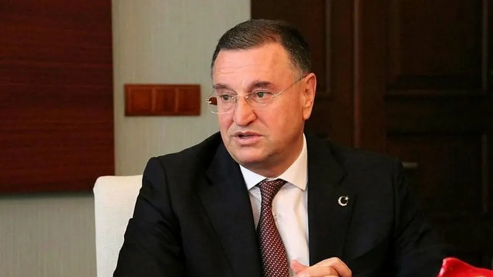CHP'li Hatay Büyükşehir Belediyesi Başkanı Lütfü Savaş'tan skandal! Vatandaş can başkan mal derdinde | Çanta için itfaiye ekiplerini seferber etti