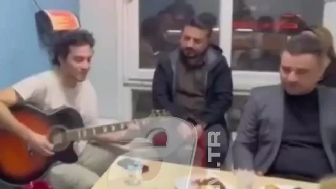 Hiçbir şey olmamış gibi gülüp eğleniyor