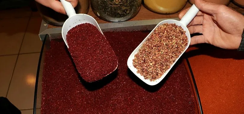 Gıda teröristlerinin hileleri bir bir gün yüzüne çıkıyor! Bakın baharat yerine ne tüketiyoruz!