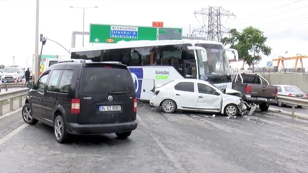istanbulda-ortalik-savas-alanina-dondu-karsi-seride-dalan-yolcu-otobusu-dehset-sacti-1688034259023.jpg İstanbul'da ortalık savaş alanına döndü! Karşı şeride dalan yolcu otobüsü dehşet saçtı - 2