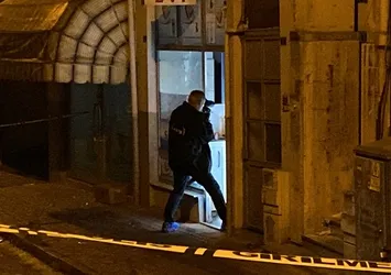 Çay ocağının camını kıran şahsı vurdu