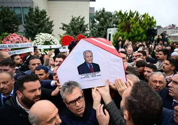 Türk Edebiyatının usta ismi Yavuz Bakiler'e veda! Sivas'ta anne ve babasının yanına defnedildi