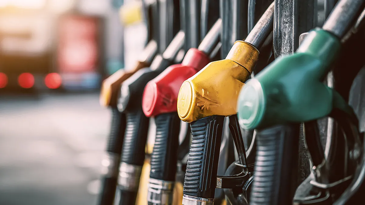 Motorine gece yarısı indirim: Pompa fiyatları düştü! 14 Nisan akaryakıt fiyatları