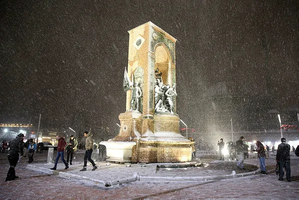 pes-pese-uyarilar-geldi-mgm-haritayi-guncelledi-12-il-icin-yogun-kar-uyarisi-istanbula-kar-ne-zaman-yagacak-1706389515152.jpg Peş peşe uyarılar geldi! MGM haritayı güncelledi: İstanbul için yoğun kar uyarısı... - 7