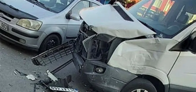 İstanbul’da korkunç kaza! Minibüs sürücüsü direksiyon başında fenalaştı