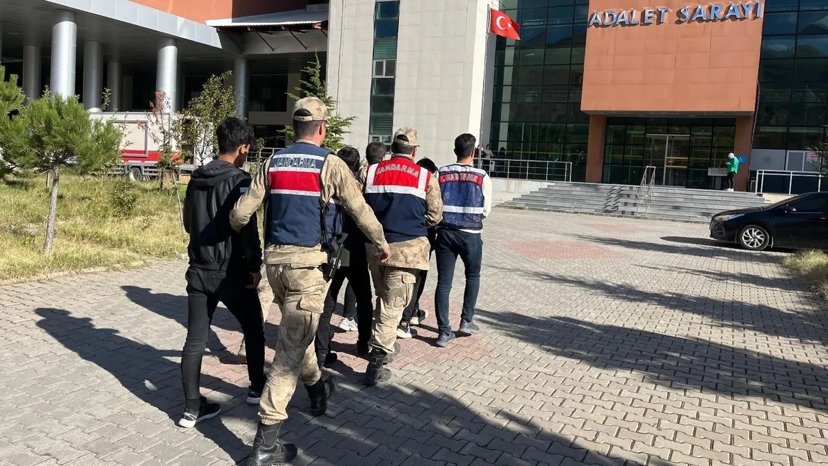 Bitlis’te terör operasyonu: 9 gözaltı