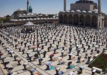 Diyanet'ten 'Cuma namazı' açıklaması: Meşru bir mazeretin varlığı farziyetini düşürür