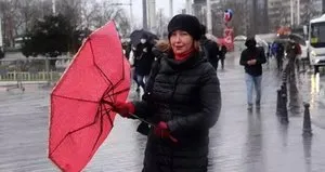 İstanbul’da sert rüzgar etkili oldu