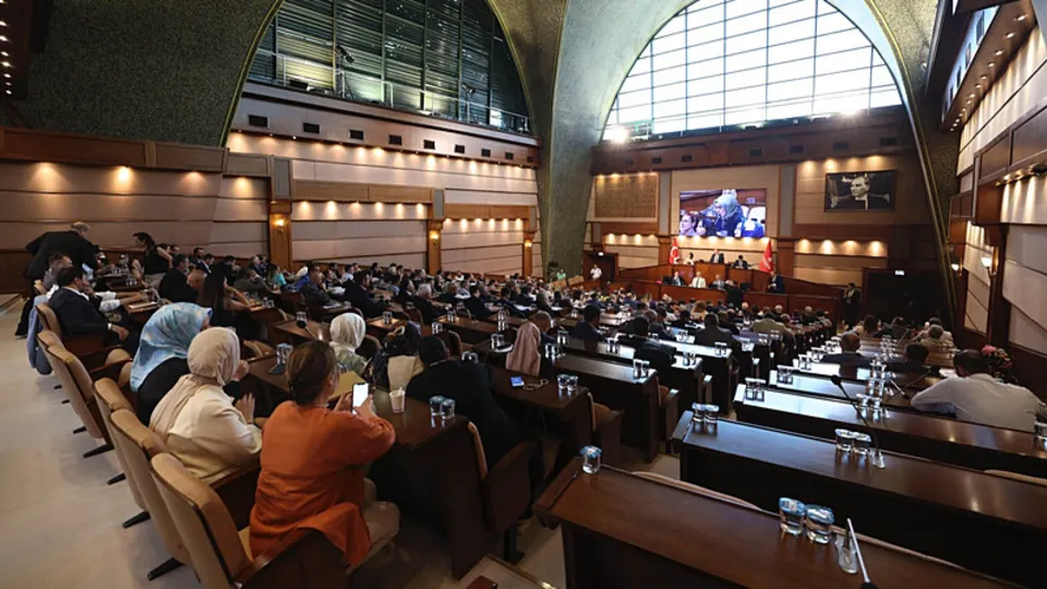 CHP’li İBB’den dikkat çeken indirimli kart kararı! 30 yaş sınırı geldi