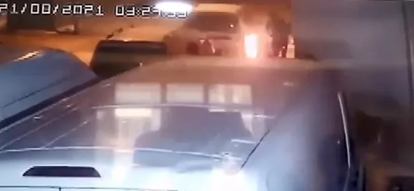 sevdigi-kizi-baskasiyla-evlendirmek-isteyen-babanin-aracini-yakti-1629913067572.jpg Sevdiği kızı başkasıyla evlendirmek isteyen babanın aracını yaktı - 4
