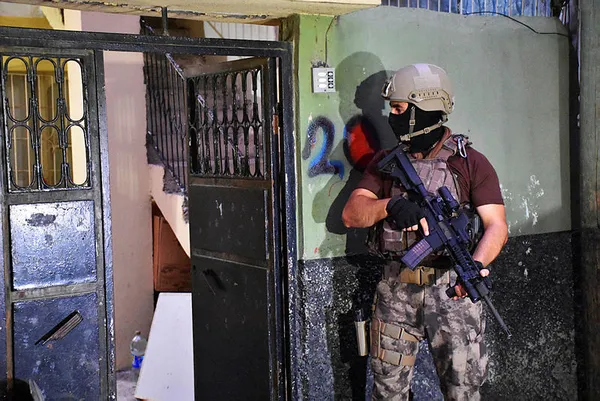 Adana'da polise yönelik saldırı önlendi: 7 gözaltı - 2