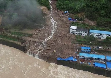 Çin'de şiddetli yağışlar çok sayıda can aldı