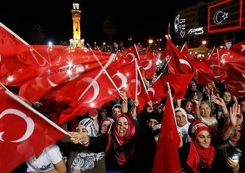 Meydanlarda 'demokrasi nöbeti' devam ediyor