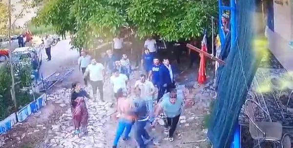 1621092801948.jpg Burdur'da dehşeti yaşadılar! Evi ve arabasını parçaladılar - 8