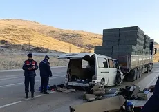 Malatya’da minibüs TIR’a çarptı: 3 ölü