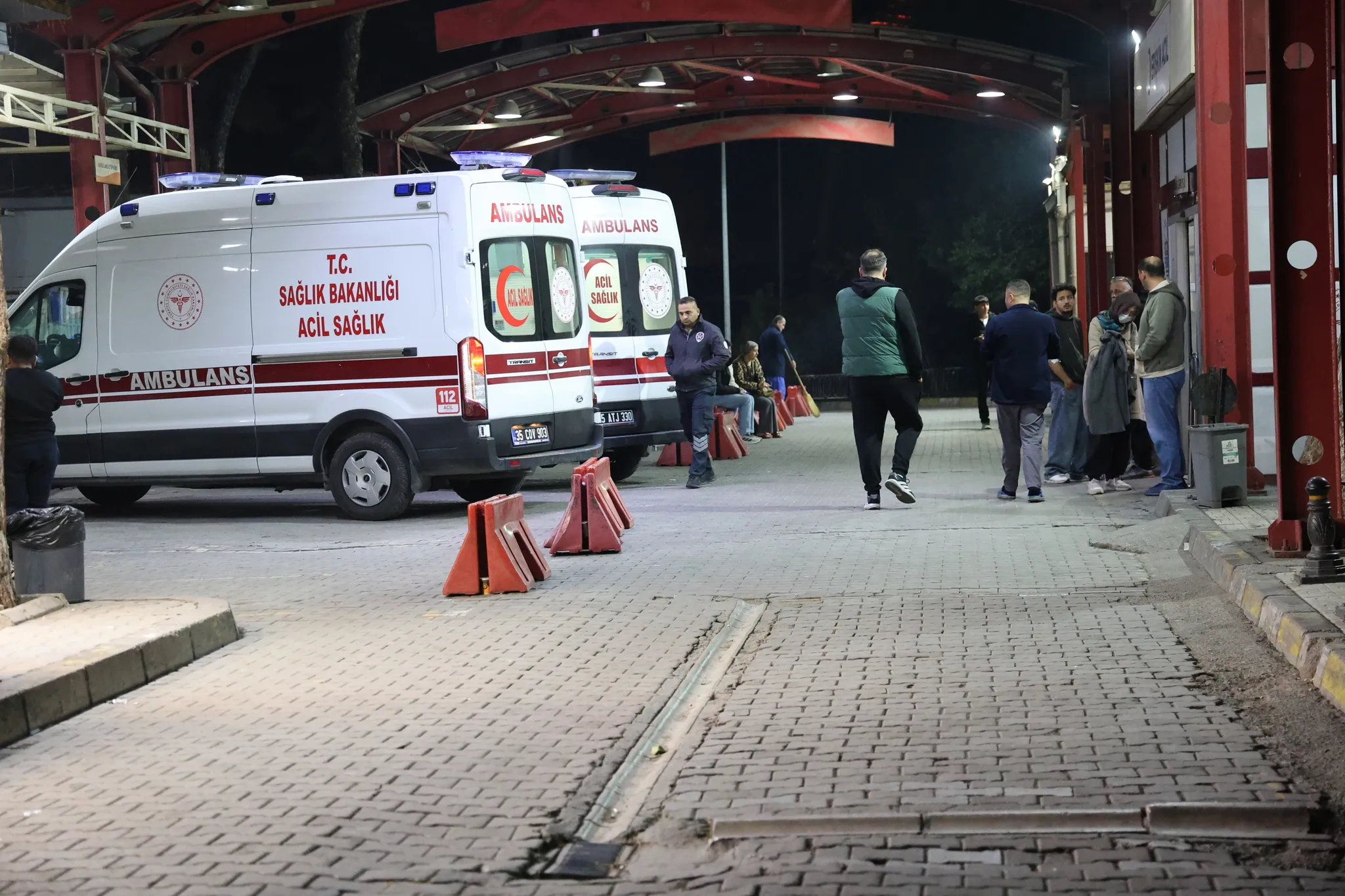 Laf atma kavgasında kulağını ısırarak kopardı! Kopan parçayla kaçtı