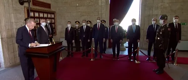 Son dakika haberleri | Başkan Erdoğan’dan YAŞ öncesi Anıtkabir’e ziyaret