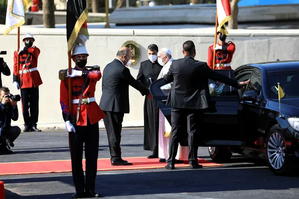 Papa Franciscus Irak Başbakanı Kazimi ve Cumhurbaşkanı Salihi ile görüştü