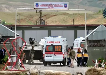 Muş'ta teröristler jandarma karakoluna saldırdı