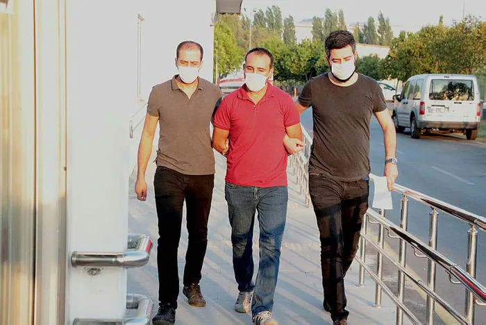 Adana merkezli 3 ilde FETÖ operasyonu: 10 gözaltı