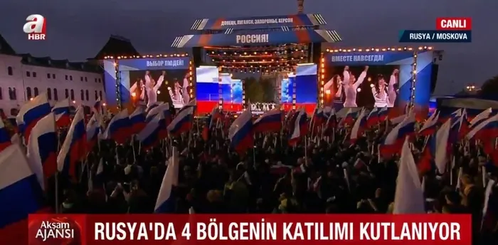 putinin-konusmasi-oncesi-dikkat-ceken-sarki-moskova-halk-kizil-meydanda-boyle-costu-1664568178501.jpg Putin'in konuşması öncesi dikkat çeken şarkı! Moskova'da halk Kızıl Meydan’da böyle coştu - 4