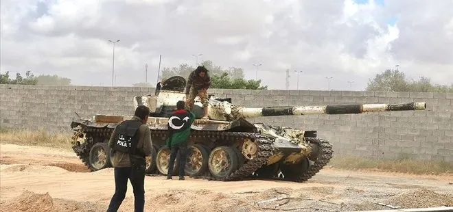 Son dakika: Vatiyye Hava Üssü’nde bulunanların Libya ordusuna teslim olmaya başladığı duyuruldu
