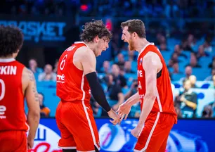 12 Dev Adam 24 yıl sonra yeniden sahnede! Türkiye finalde kimle oynayacak?