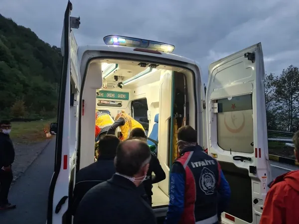 Zonguldak'ta trafik kazası...Cenaze dönüşü kaza yaptılar - 2