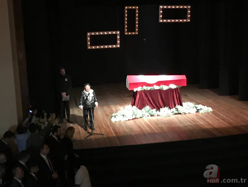Usta tiyatrocu Yıldız Kenter'e son veda! 14