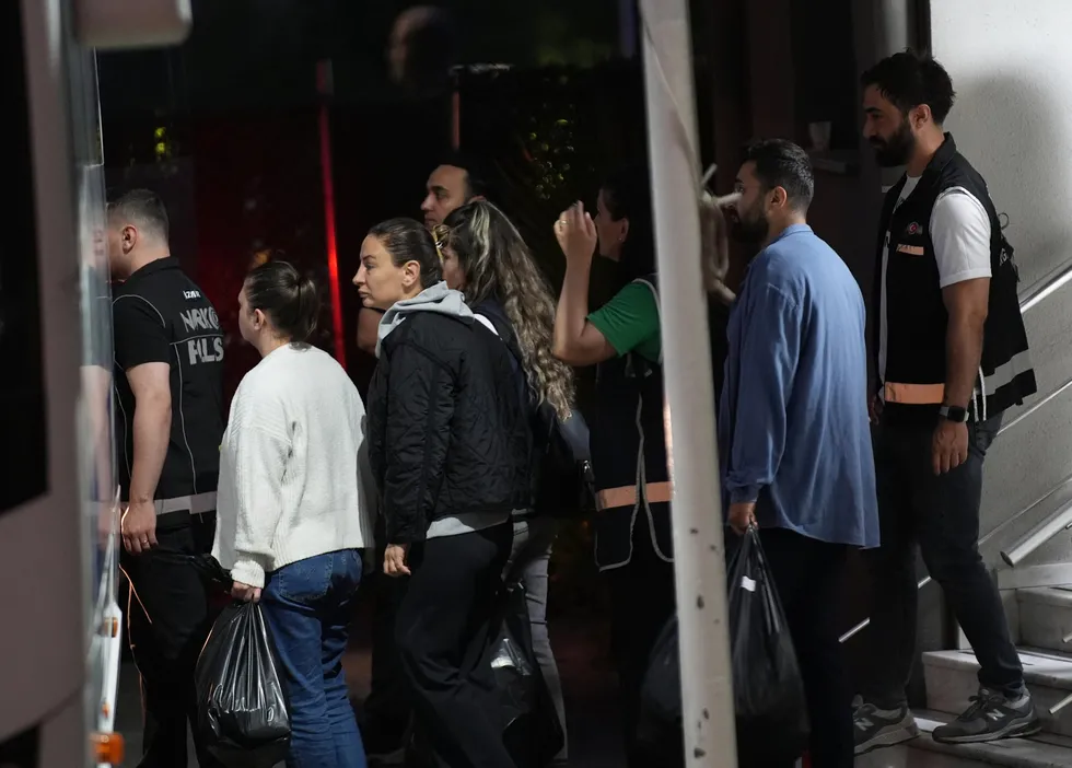Buca Belediyesi "yolsuzluk" soruşturmasında 54 şüpheli adliyeye sevk edildi - 5