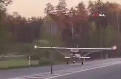 Letonya’da uçak otoyola acil iniş yaptı!