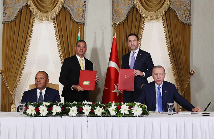 baskan-erdogan-sao-tome-ve-principe-basbakani-trovoadayi-kabul-etti-imzalar-atildi-1728143102231.jpg Başkan Erdoğan Sao Tome ve Principe Başbakanı Trovoada'yı kabul etti! İmzalar atıldı