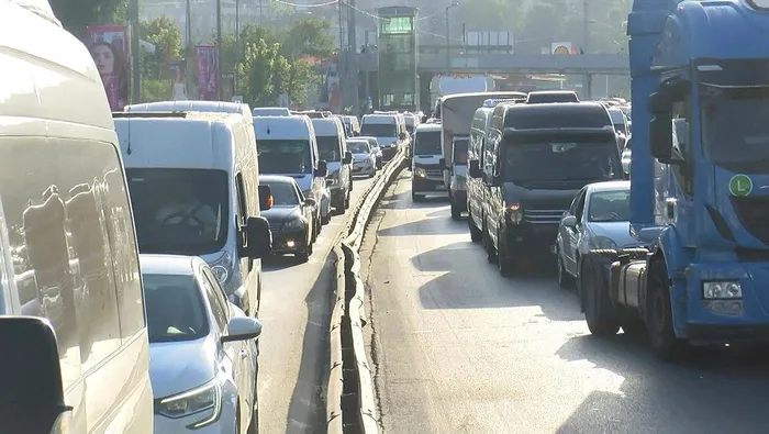 1720416423983.jpeg Yol tartışması zincirleme kazaya neden oldu! D-100'de trafik kilitlendi - 2