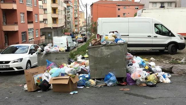 CHP'li belediye sayesinde Maltepe'de çöp dağları geri döndü! Klozet atan bile var - 1