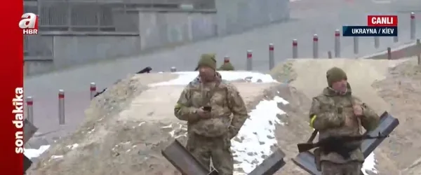 1646148181676.jpg Kiev sokaklarında siren sesleri! Kum ve demirden barikatlar kuruluyor! Özel kuvvetler bölgede yerini aldı! A Haber'den Emine Kavasoğlu son durumu paylaştı - 4