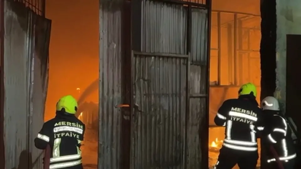 Tarsus’ta galvaniz kaplama tesisinde yangın!