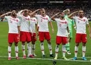 A Millilerden Fransada Mehmetçike selam!