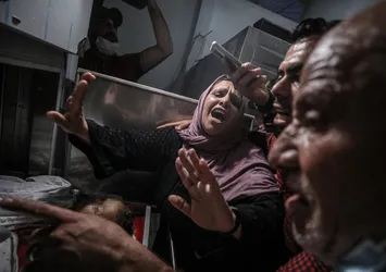 Gazze'de saatte üç çocuk yaralanıyor