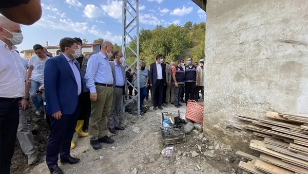 bakan-soylu-bartinda-selzede-vatandaslarla-bir-araya-geldi-1630170338936.jpg Bakan Soylu, Bartın’da selzede vatandaşlarla bir araya geldi - 6
