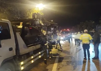 Maltepe'de korkunç kaza! Araç İETT otobüsüne çarptı: 1 ölü