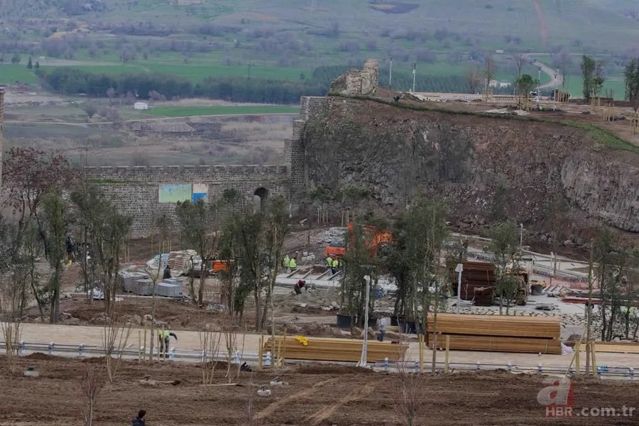 Devlet, Sur'u yeniden inşa ediyor 19