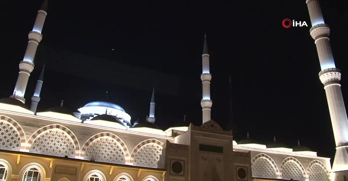 Çamlıca Camii'nde ilk ezan okundu