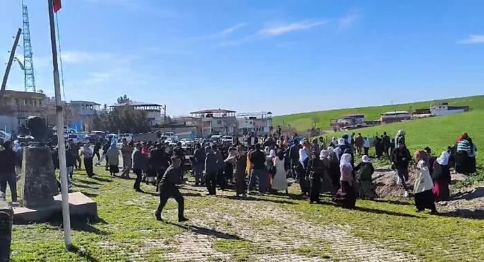 Muhtarlık yarışı Diyarbakır'da can aldı! Ailelerin kavgasında 12 kişi yaralandı - 5