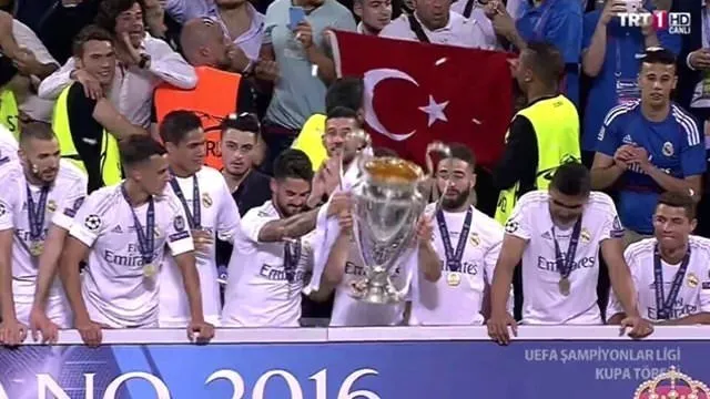 Şampiyonlar Ligi finalinde Türk bayrağına çirkin müdahale!
