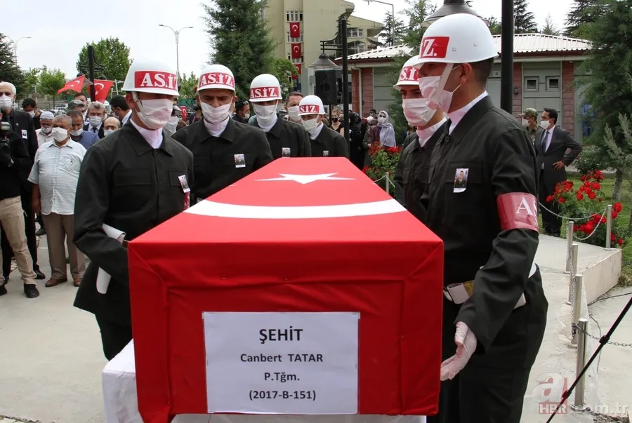 İdlib şehidi Teğmen Canbert Tatar, memleketi Elazığ’da son yolculuğuna uğurlandı 6