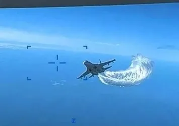 Karadeniz semalarında karşı karşıya geldiler! Rus savaş uçakları ile ABD İHA'sı arasında tehlikeli yakınlaşma
